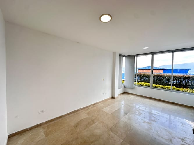 Casa de 5 alcobas en arriendo en El Jardin, Medellín · foto 3 de 24