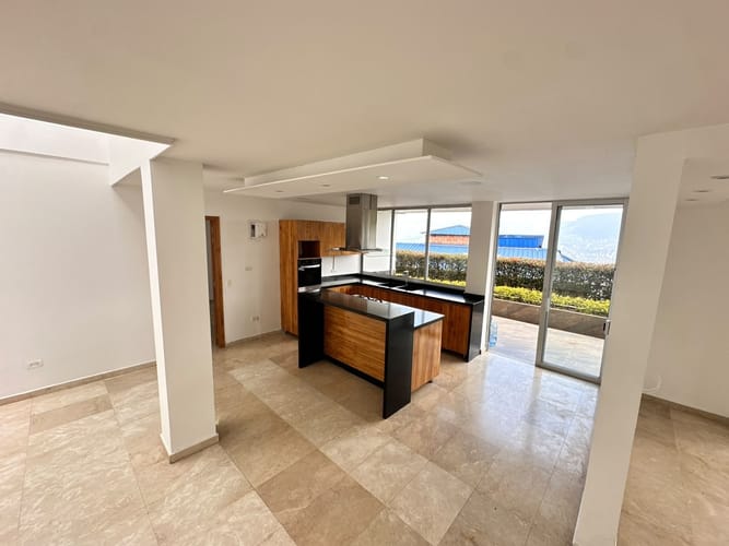 Casa de 5 alcobas en arriendo en El Jardin, Medellín · foto 6 de 24