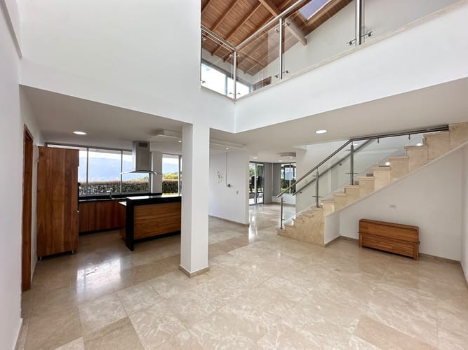 Casa de 5 alcobas en arriendo en El Jardin, Medellín · foto 13 de 24