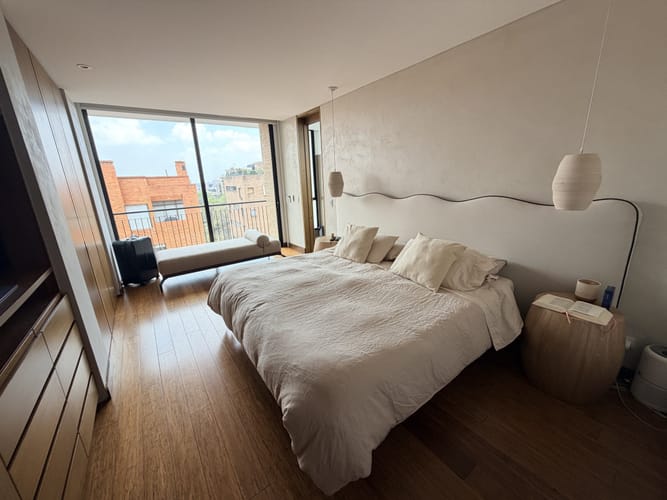 Apartamento de 2 alcobas en venta en El Virrey, Bogotá, 214 m² · foto 4 de 24