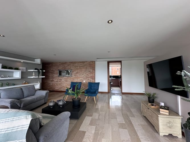 Apartamento de 3 alcobas en arriendo en El Poblado, Medellín, 220 m² · foto 4 de 19