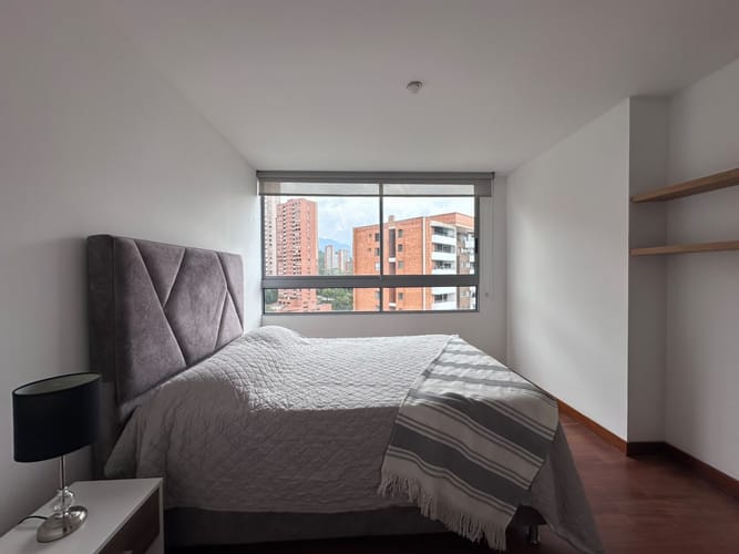 Apartamento de 3 alcobas en arriendo en El Poblado, Medellín, 220 m² · foto 10 de 19