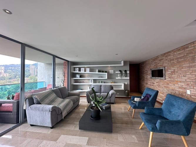 Apartamento de 3 alcobas en arriendo en El Poblado, Medellín, 220 m² · foto 1 de 19