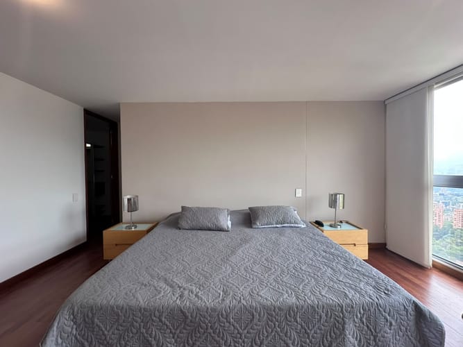 Apartamento de 3 alcobas en arriendo en El Poblado, Medellín, 220 m² · foto 12 de 19