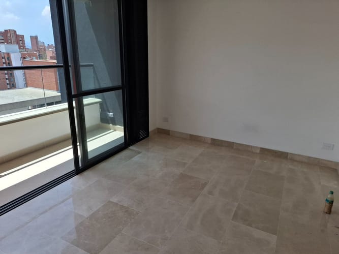 Apartamento de 3 alcobas en venta en Laureles, Medellín, 95 m² · foto 2 de 18