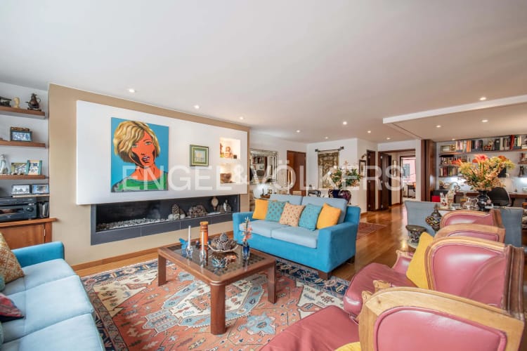 Apartamento de 3 alcobas en arriendo en Santa Barbara Central, Bogotá, 166 m² · foto 2 de 12