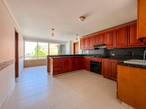 Casa en arriendo en El Poblado, Medellín · foto 2 de 24