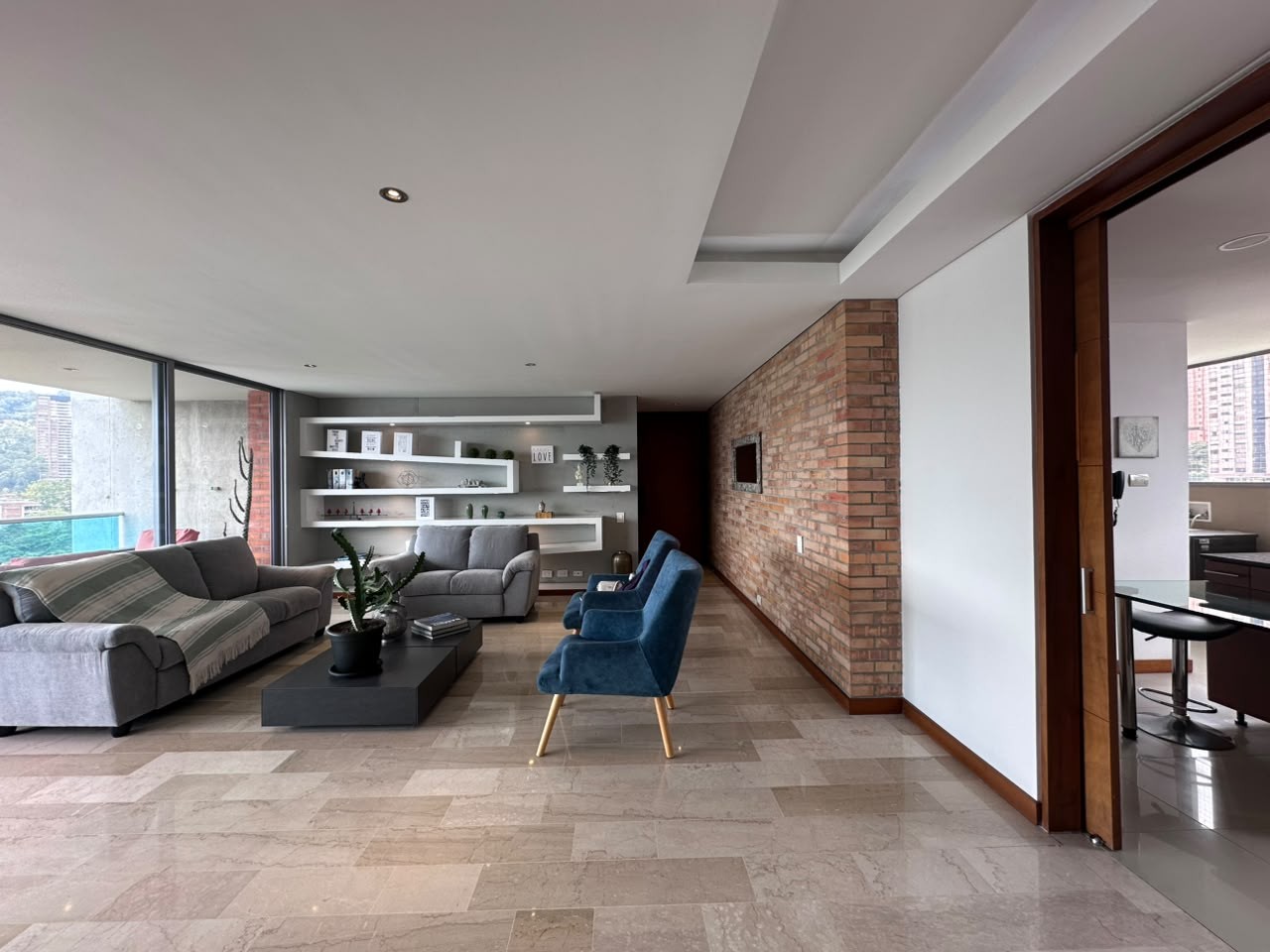 Apartamento en arriendo en El Poblado, Medellín · foto 2 de 19