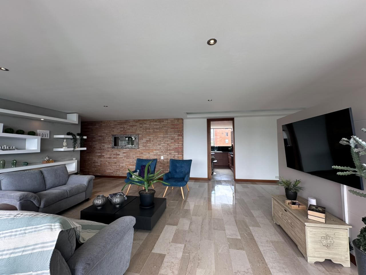 Apartamento en arriendo en El Poblado, Medellín · foto 3 de 19