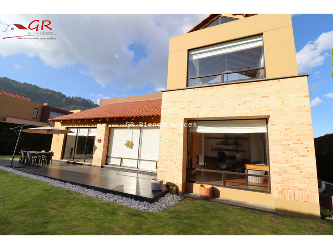Casa de 4 alcobas en venta en Cerca De Piedra, Chía, 411 m² · foto 3 de 24