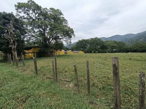 Lote en arriendo en Bellavista, Bello, 11 m² · foto 2 de 2