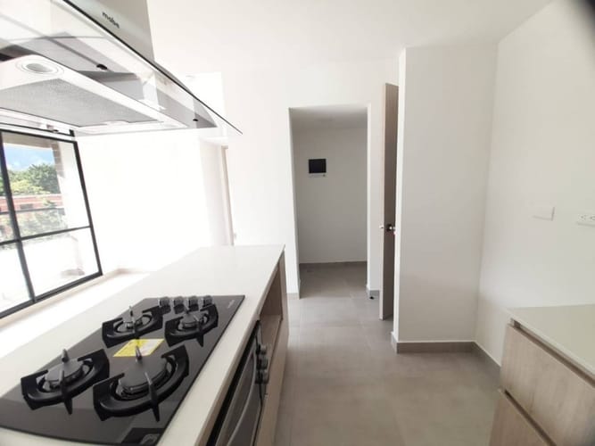 Apartamento de 2 alcobas en venta en Zona Industrial 1, Bello, 63 m² · foto 2 de 18