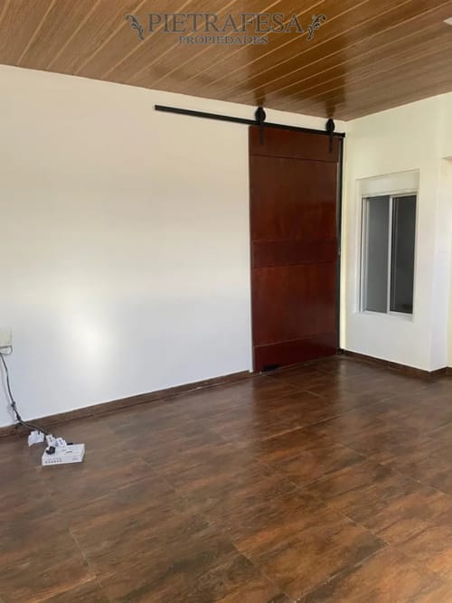 Casa en alquiler, 3 dormitorios, 2 baños, patio, cochera. Cerrito. · Foto 2