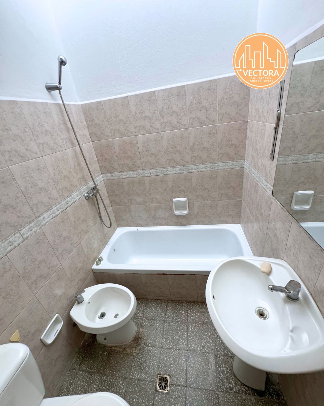 Casa en alquiler con garale, patio y azotea con parrillero en Parque Batlle · Foto 11