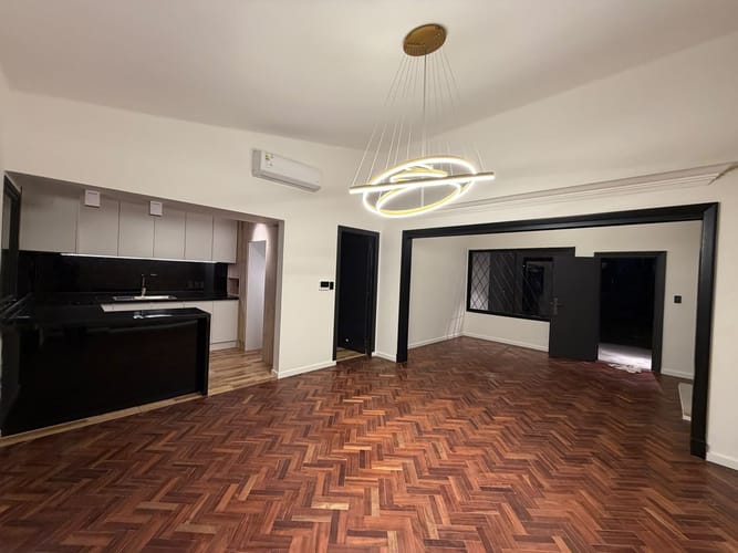 Alquiler casa 3 dormitorios, 2 baños con cochera y parrillero próximo a Portones