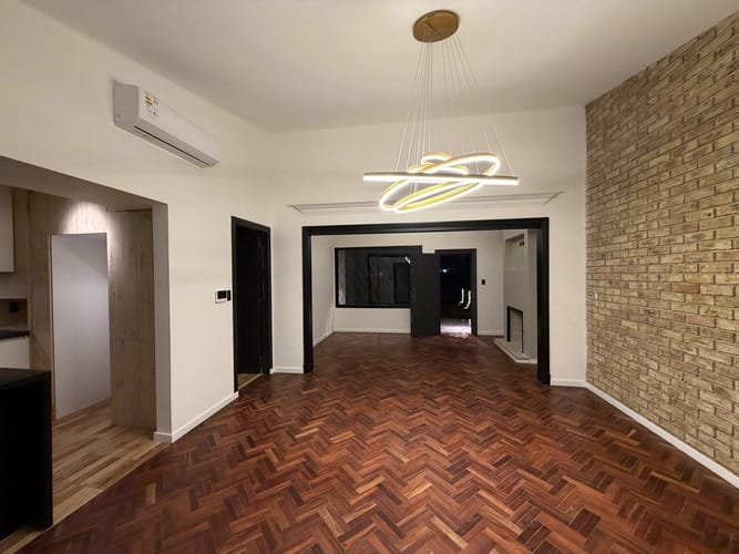 Alquiler casa 3 dormitorios, 2 baños con cochera y parrillero próximo a Portones · Foto 4