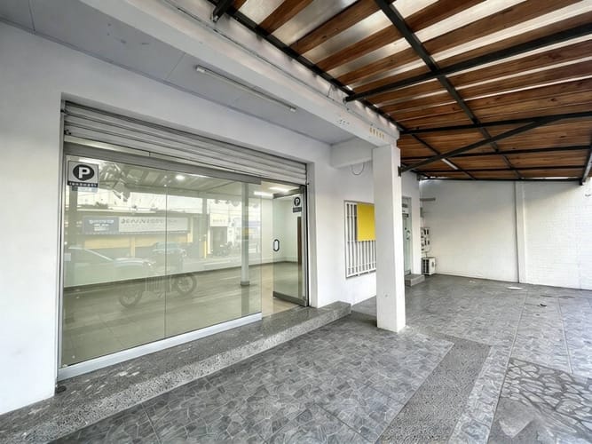 Local en arriendo en Manga, Cartagena, 51 m² · foto 2 de 9