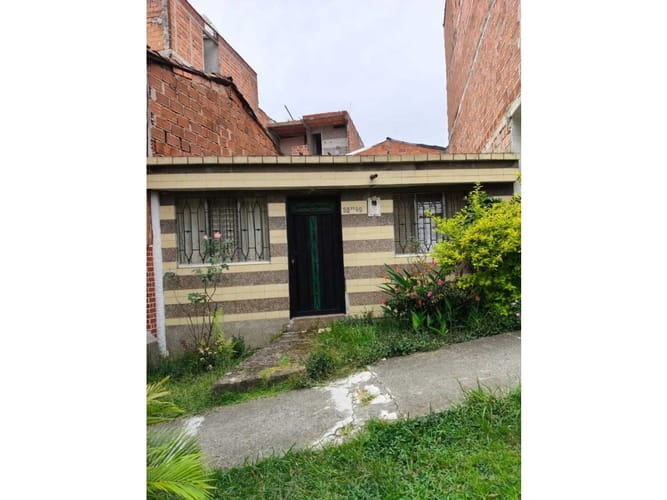 Casa de 3 alcobas en venta en Barrio Nuevo, Bello, 96 m² · foto 2 de 10