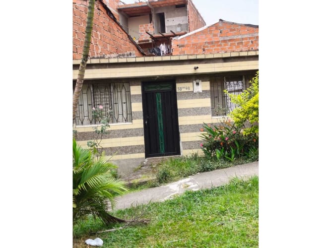 Casa de 3 alcobas en venta en Barrio Nuevo, Bello, 96 m² · foto 3 de 10