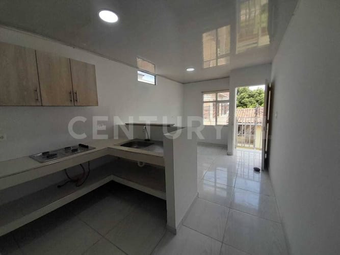 Casa de 6 alcobas en venta en Las Delicias, Cali, 180 m² · foto 2 de 17
