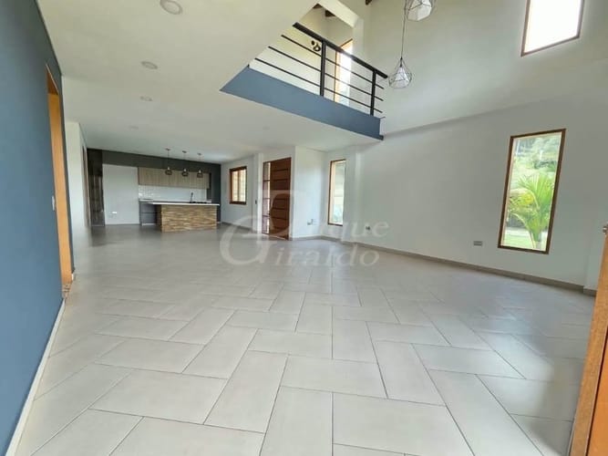 Finca en arriendo en Centro, Rionegro, 1125 m² · foto 3 de 18