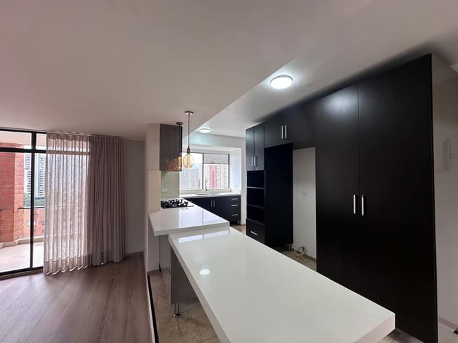 Apartamento de 3 alcobas en arriendo en El Poblado, Medellín, 170 m² · foto 15 de 20