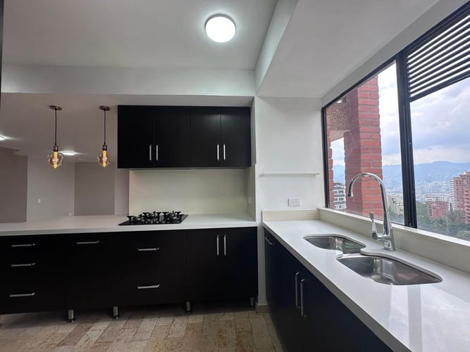 Apartamento de 3 alcobas en arriendo en El Poblado, Medellín, 170 m² · foto 11 de 20