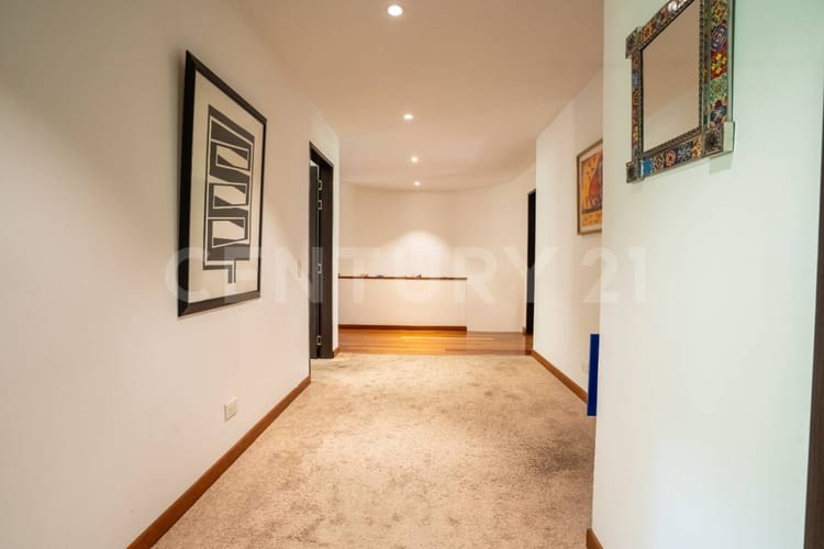 Apartamento de 3 alcobas en venta en Santa Barbara Alta, Bogotá, 193 m² · foto 9 de 18