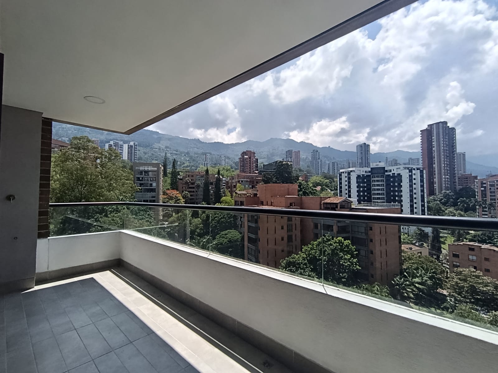 Apartaestudio en arriendo en El Poblado, Medellín · foto 2 de 12