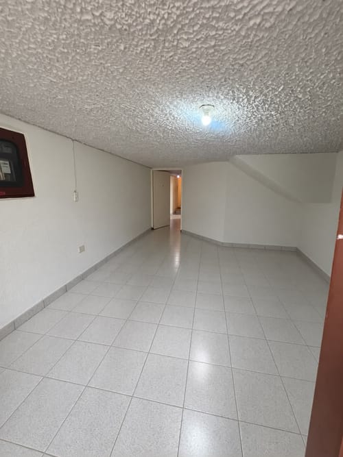 Casa de 6 alcobas en venta en Modelia, Bogotá, 460 m² · foto 3 de 21