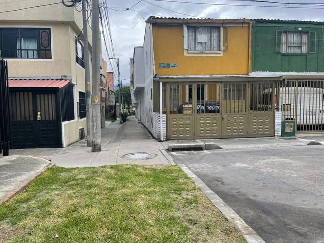 Casa de 5 alcobas en venta en Autopista Muzu, Bogotá, 173 m² · foto 2 de 21