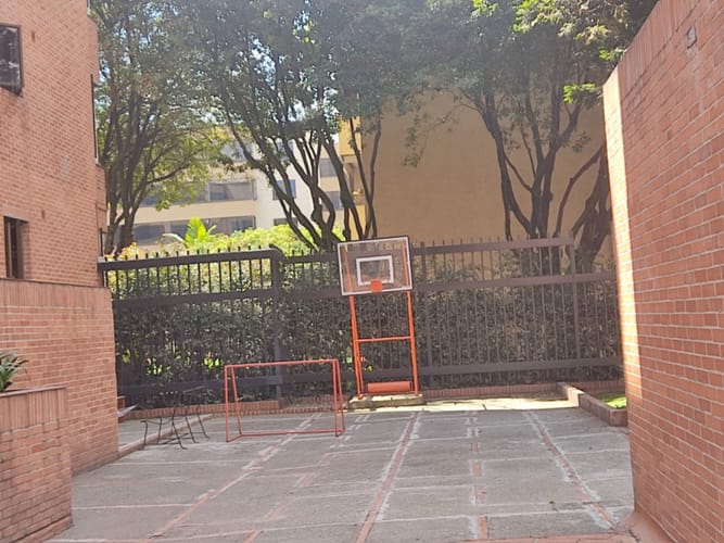 Apartamento de 4 alcobas en venta en Santa Barbara, Bogotá, 202 m² · foto 11 de 12