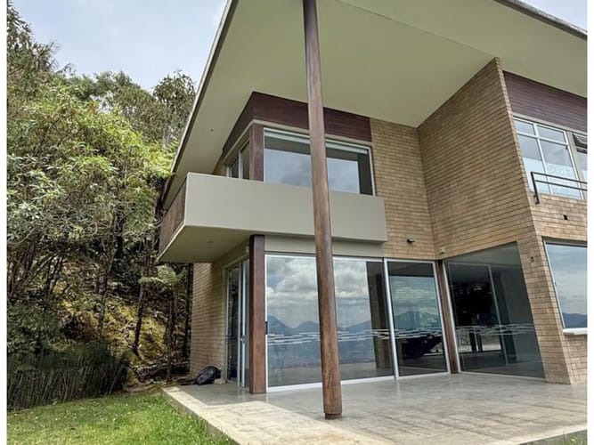 Casa de 3 alcobas en venta en Vía Las Palmas, Medellín, 371 m² · foto 2 de 21