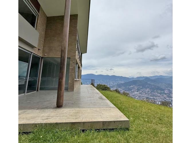 Casa de 3 alcobas en venta en Vía Las Palmas, Medellín, 371 m² · foto 4 de 21