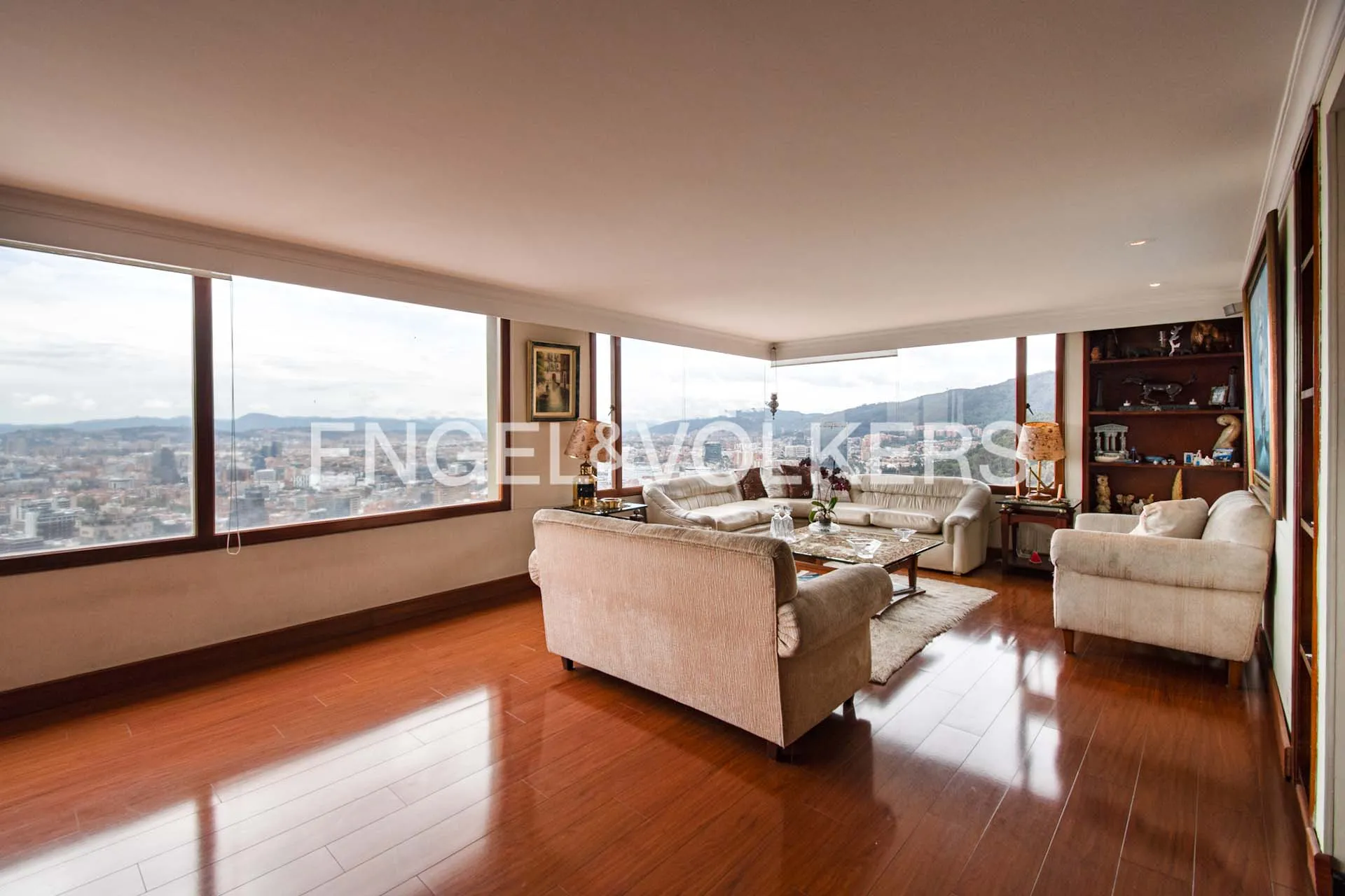 Apartamento en venta en El Refugio, Bogotá · foto 2 de 16