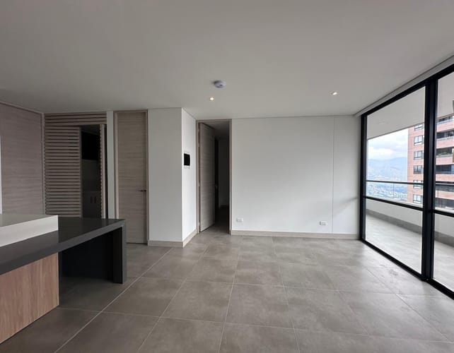 Apartamento de 2 alcobas en arriendo en Oviedo, Medellín, 90 m² · foto 2 de 16