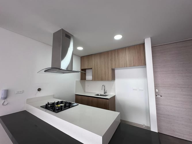 Apartamento de 2 alcobas en arriendo en El Poblado, Medellín, 90 m² · foto 3 de 16