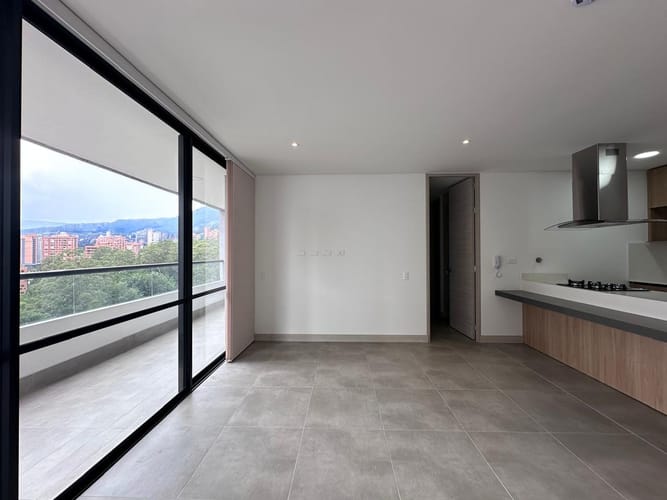 Apartamento de 2 alcobas en arriendo en El Poblado, Medellín, 90 m² · foto 2 de 16