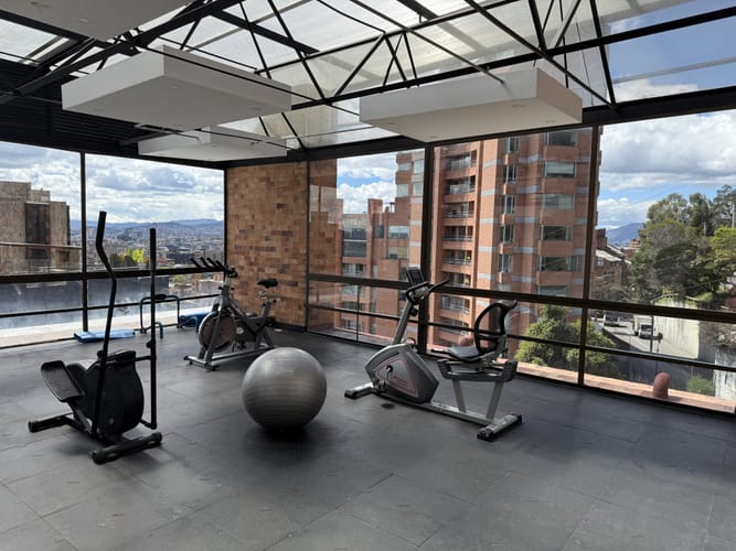 Apartamento de 4 alcobas en venta en El Refugio I, Bogotá, 273 m² · foto 20 de 24