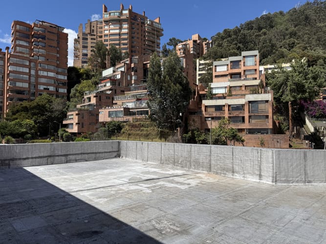 Apartamento de 4 alcobas en venta en El Refugio I, Bogotá, 273 m² · foto 22 de 24