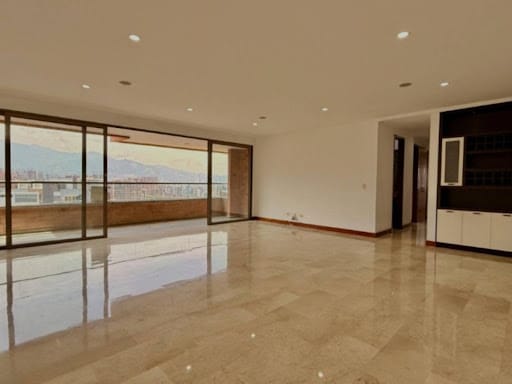 Apartamento de 3 alcobas en venta en La Tomatera, Medellín, 186 m² · foto 2 de 19