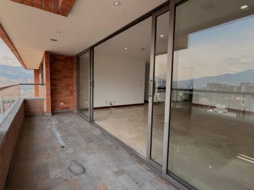 Apartamento de 3 alcobas en venta en La Tomatera, Medellín, 186 m² · foto 3 de 19
