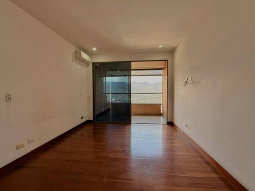 Apartamento de 3 alcobas en venta en La Tomatera, Medellín, 186 m² · foto 17 de 19