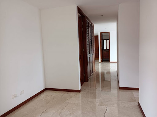 Apartamento en arriendo en La Tomatera, Medellín · foto 3 de 23