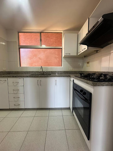 Apartamento en arriendo en Castropol, Medellín · foto 2 de 21