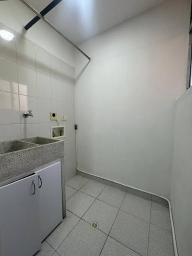 Apartamento en arriendo en Castropol, Medellín · foto 6 de 21