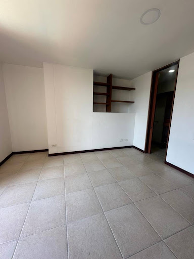 Apartamento en arriendo en Castropol, Medellín · foto 18 de 21