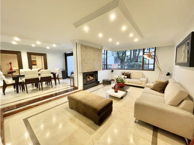 Casa de 4 alcobas en venta en Niza, Bogotá, 223 m² · foto 2 de 24