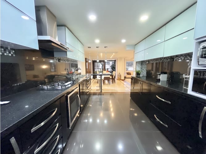 Casa de 4 alcobas en venta en Niza, Bogotá, 223 m² · foto 8 de 24