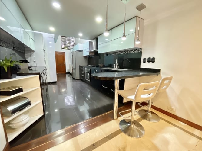 Casa de 4 alcobas en venta en Niza, Bogotá, 223 m² · foto 10 de 24